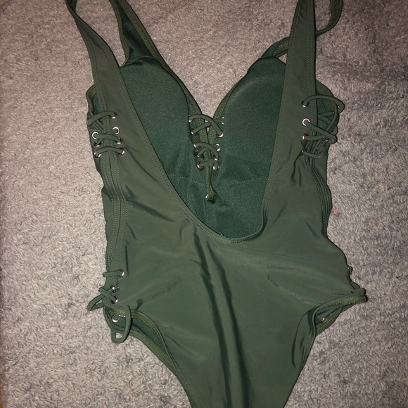 Sexy and fun one piece - Picture 2 of 3